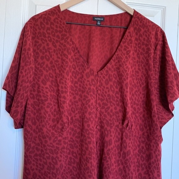 Torrid Satin Animal Leopard Print Button Front Blouse 3X - Picture 4 of 11